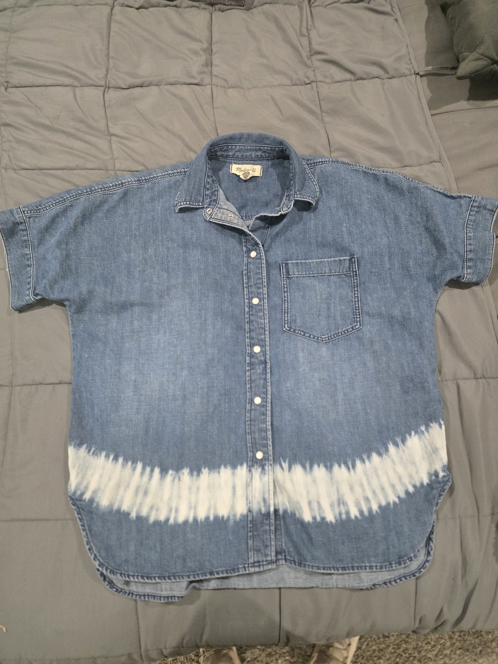 Madewell Blue Denim Short-Sleeve Button-Down Shirt with White Dip Detail